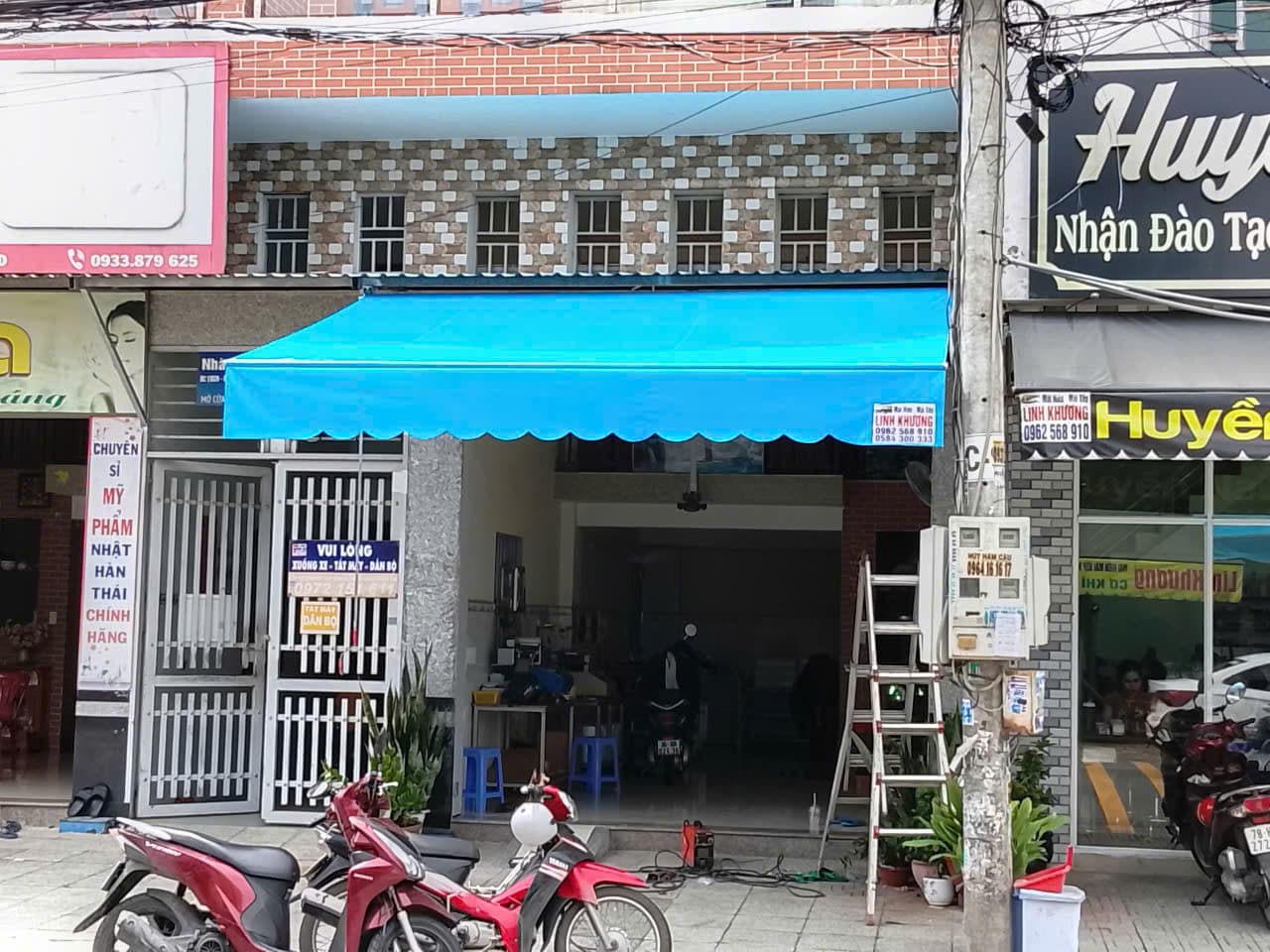 Mái Hiên Cửa Hàng Mái hiên cửa hàng có logo Linh Khương